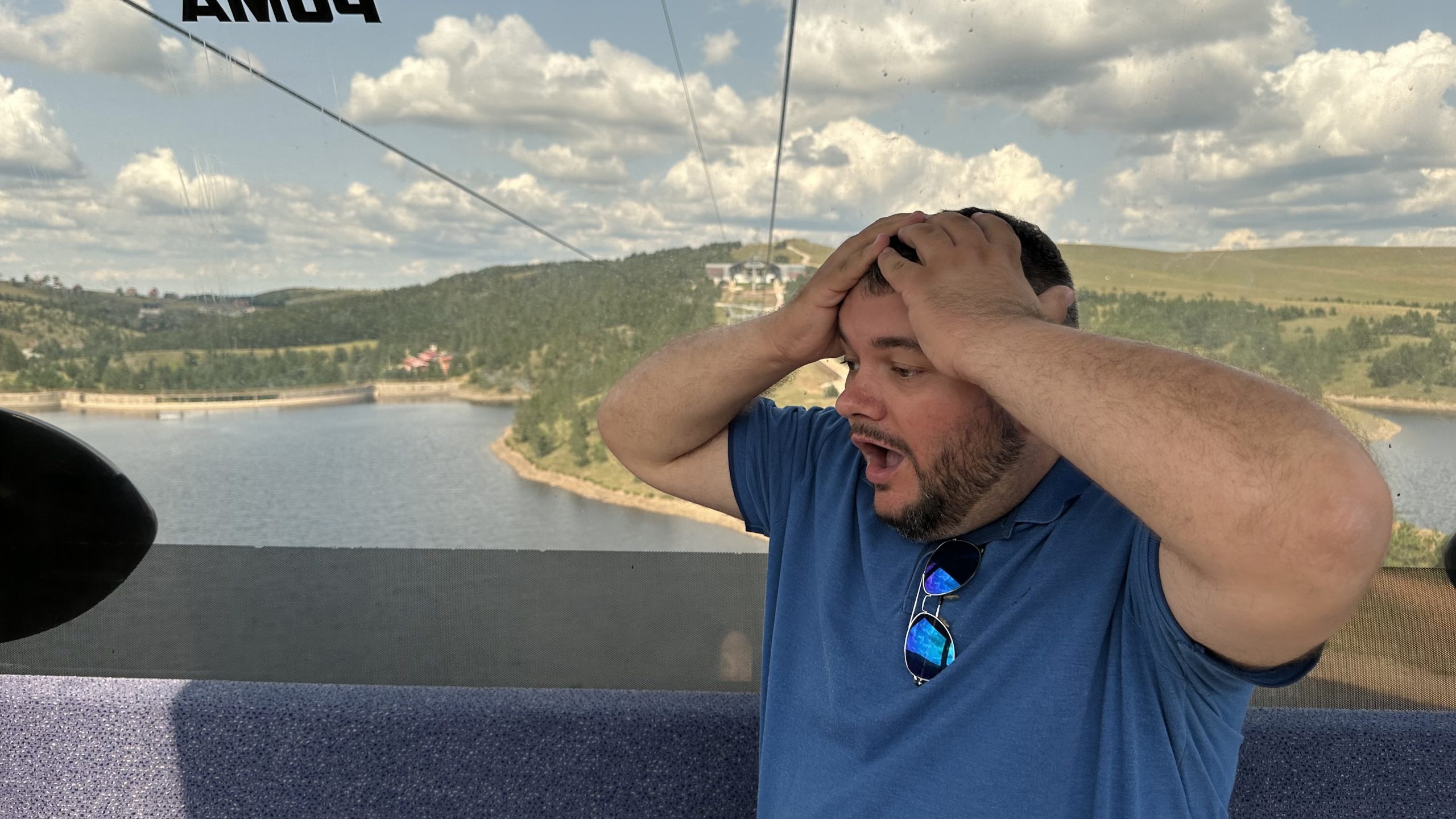 Imam petlju voziti se gondolom preko jezera slika