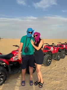 Avanturistička vožnja kroz pustinju slika