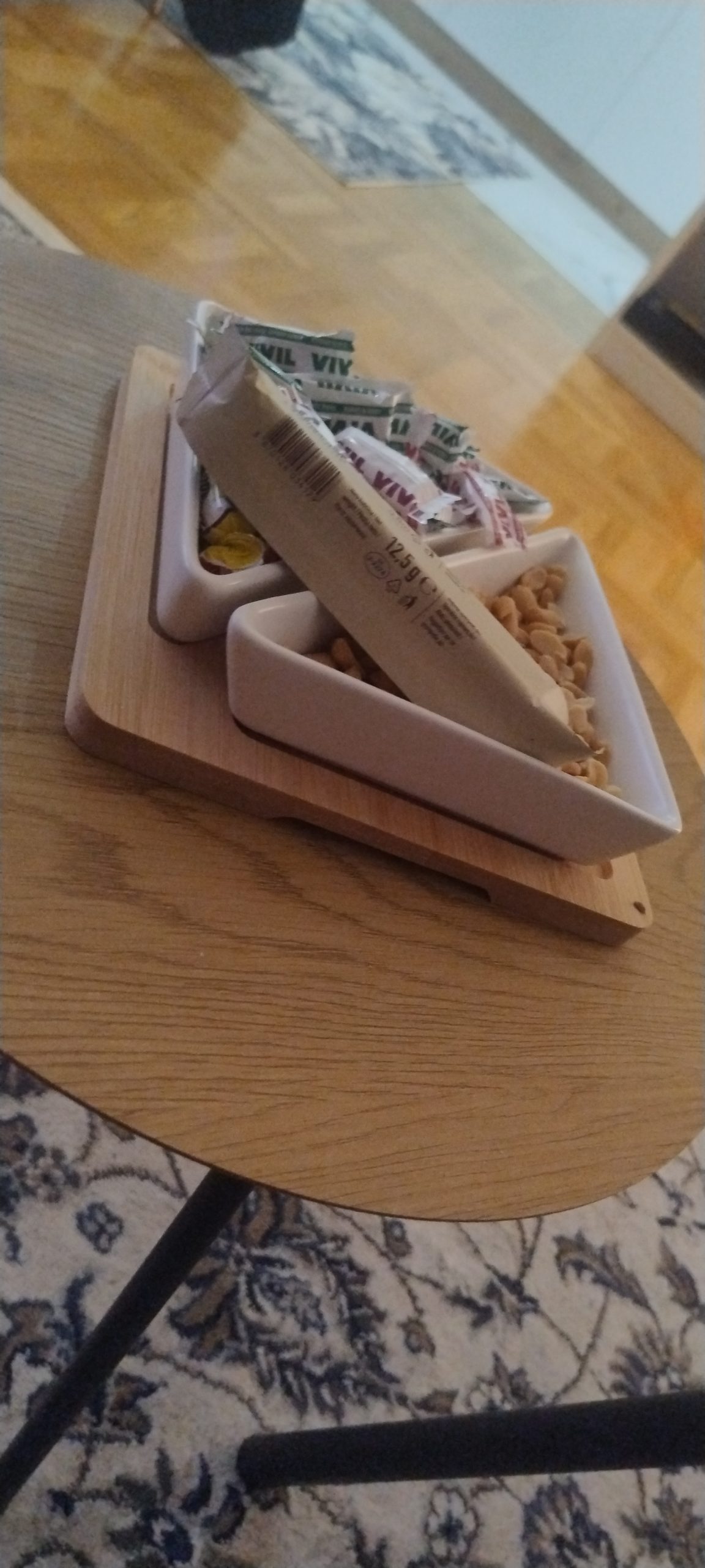Hajde uzmi mami sa stola slika