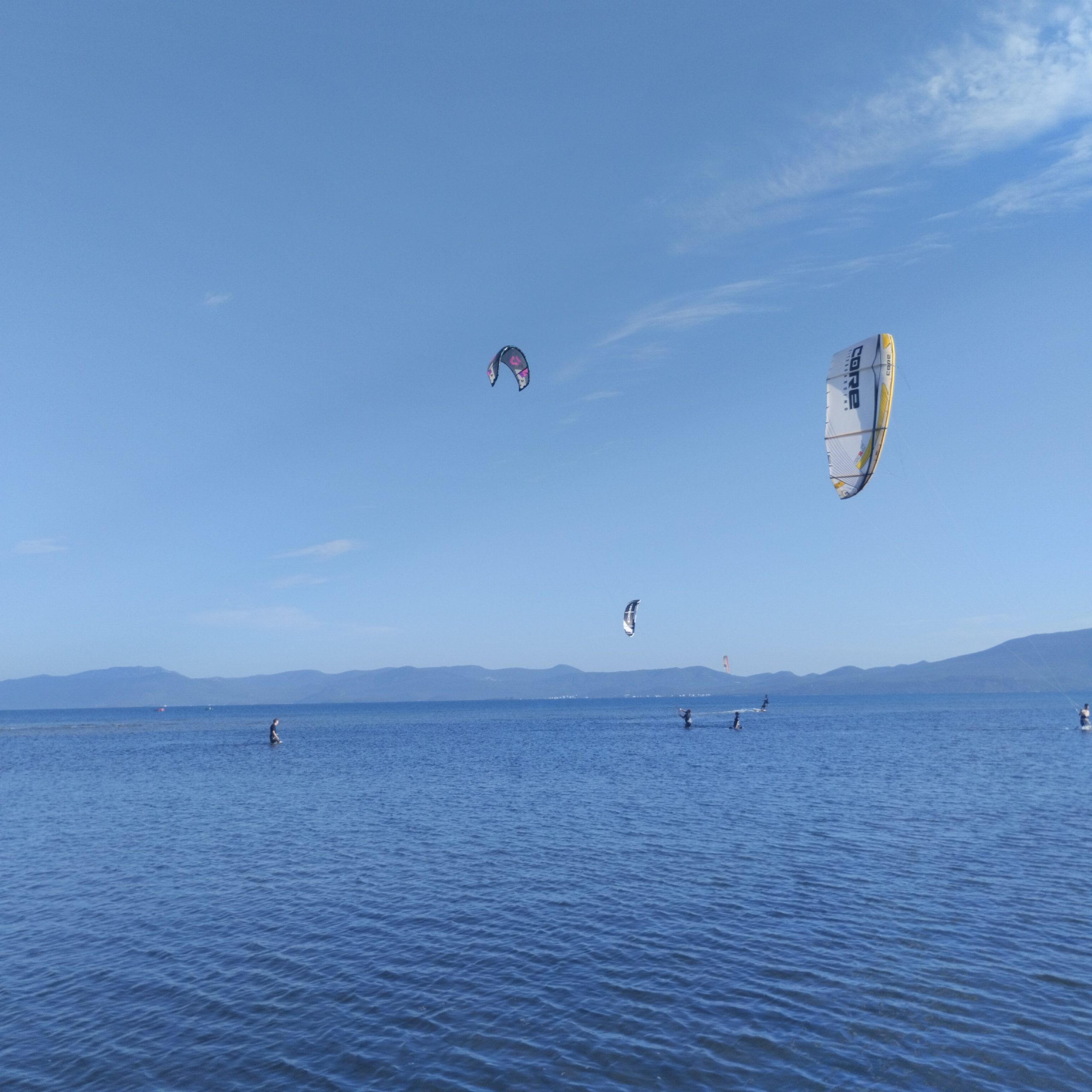 Kite surfing na ušću Neretve. Samo nebo je granica slika