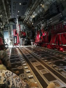 U vojnom avionu negdje iznad Kabula (Avganistan) slika