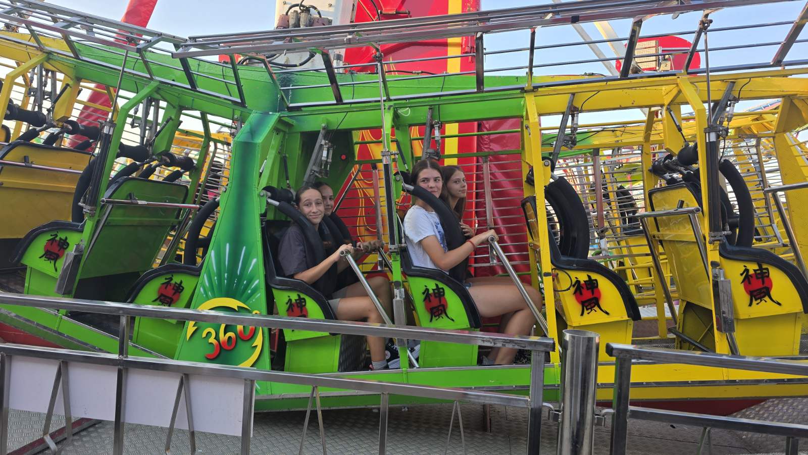 Stisnula petlju,pridružila se hrabrijim, na čekiću slika