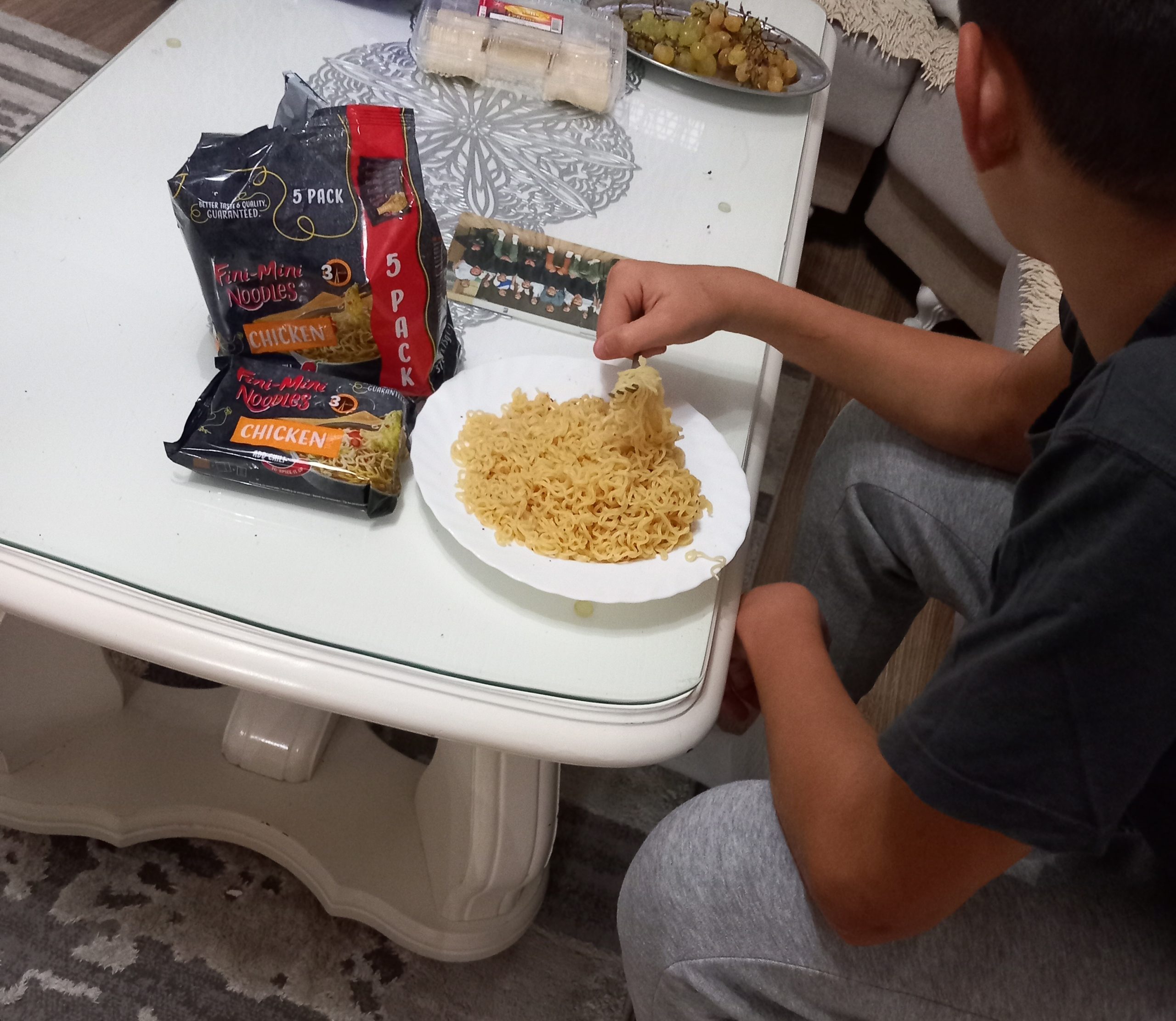 Petljamo svaki dan po dvoje u jedan tanjur slika