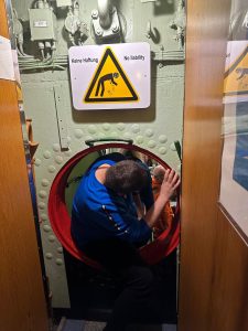 Ulazak u podmornicu. Petlja je moj saveznik slika