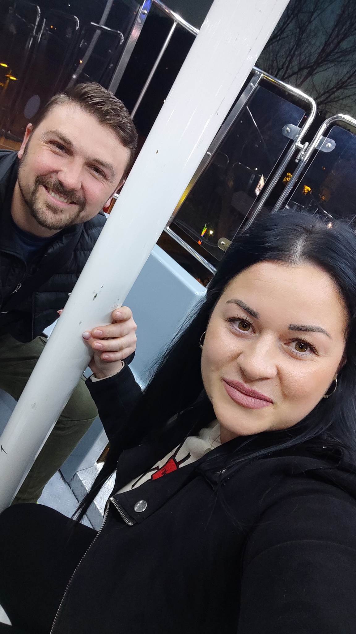 Petlja je na 23 m visine ostati smiren pored žene. slika