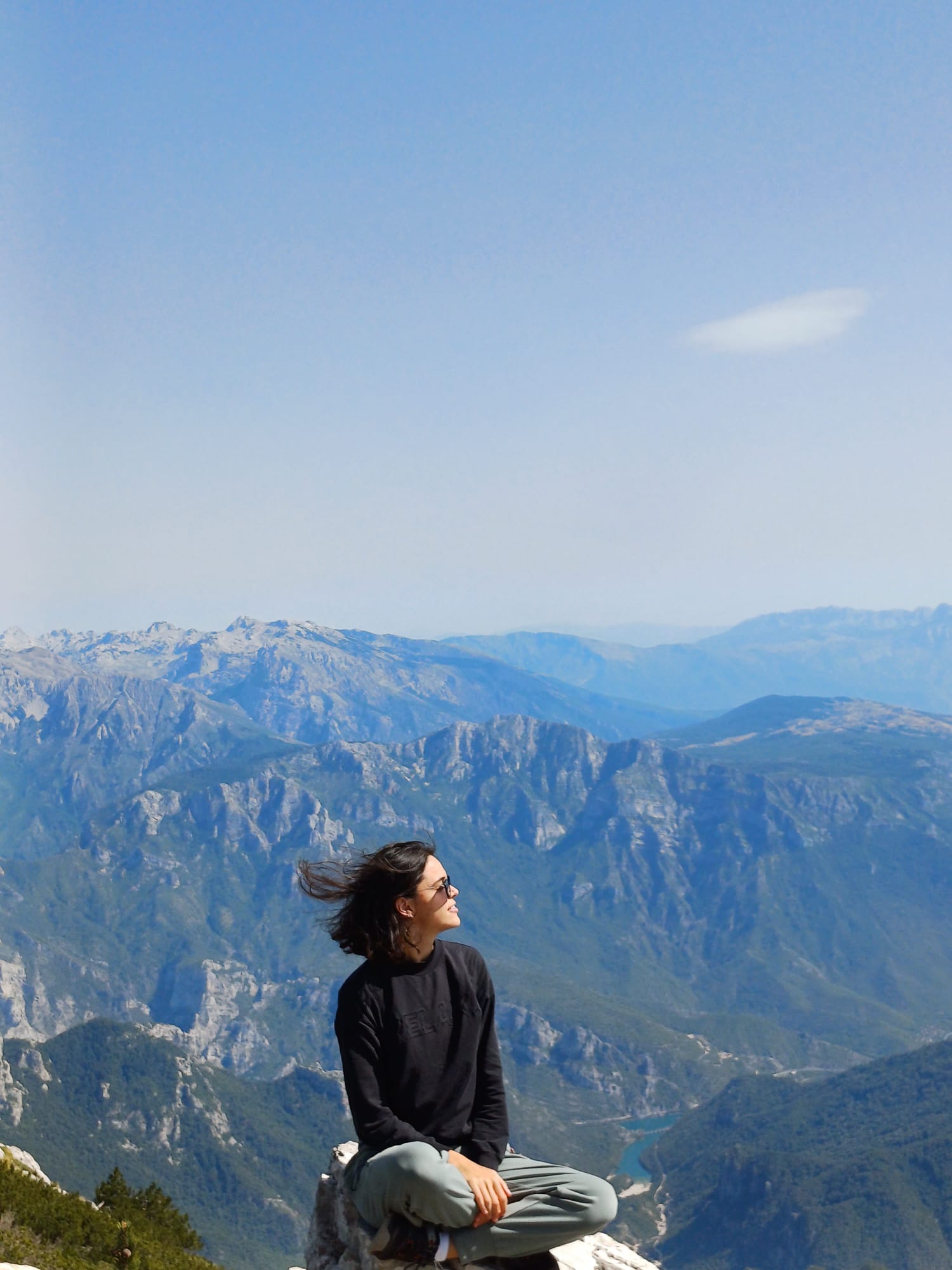 Hajdučka vrata, 2038 mnv. Vrh čeka one s petljom. slika