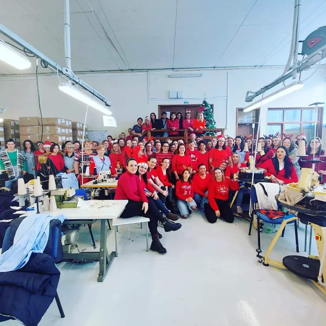 Treba imati petlju raditi s 200 žena🤣 slika