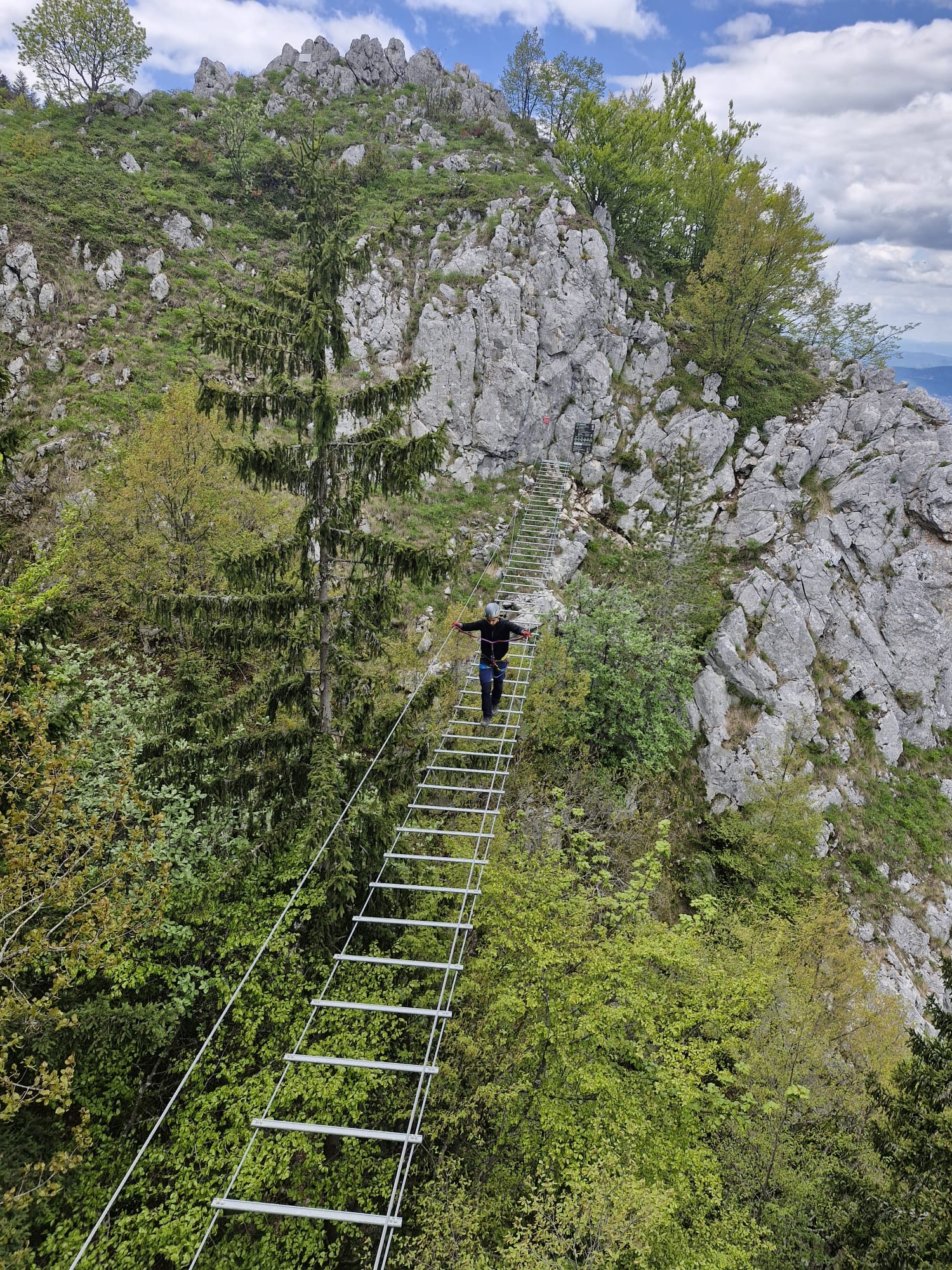 ferata sa temperaturom 39.8 i zuljevima na nogama slika
