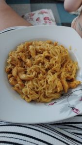 Imam petlju sakriti se od vlastite djece za nudle slika